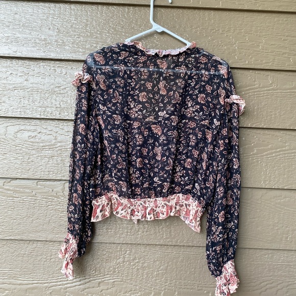 V-neck Ruffled Blouse, size 6, h&m - Picture 6 of 16